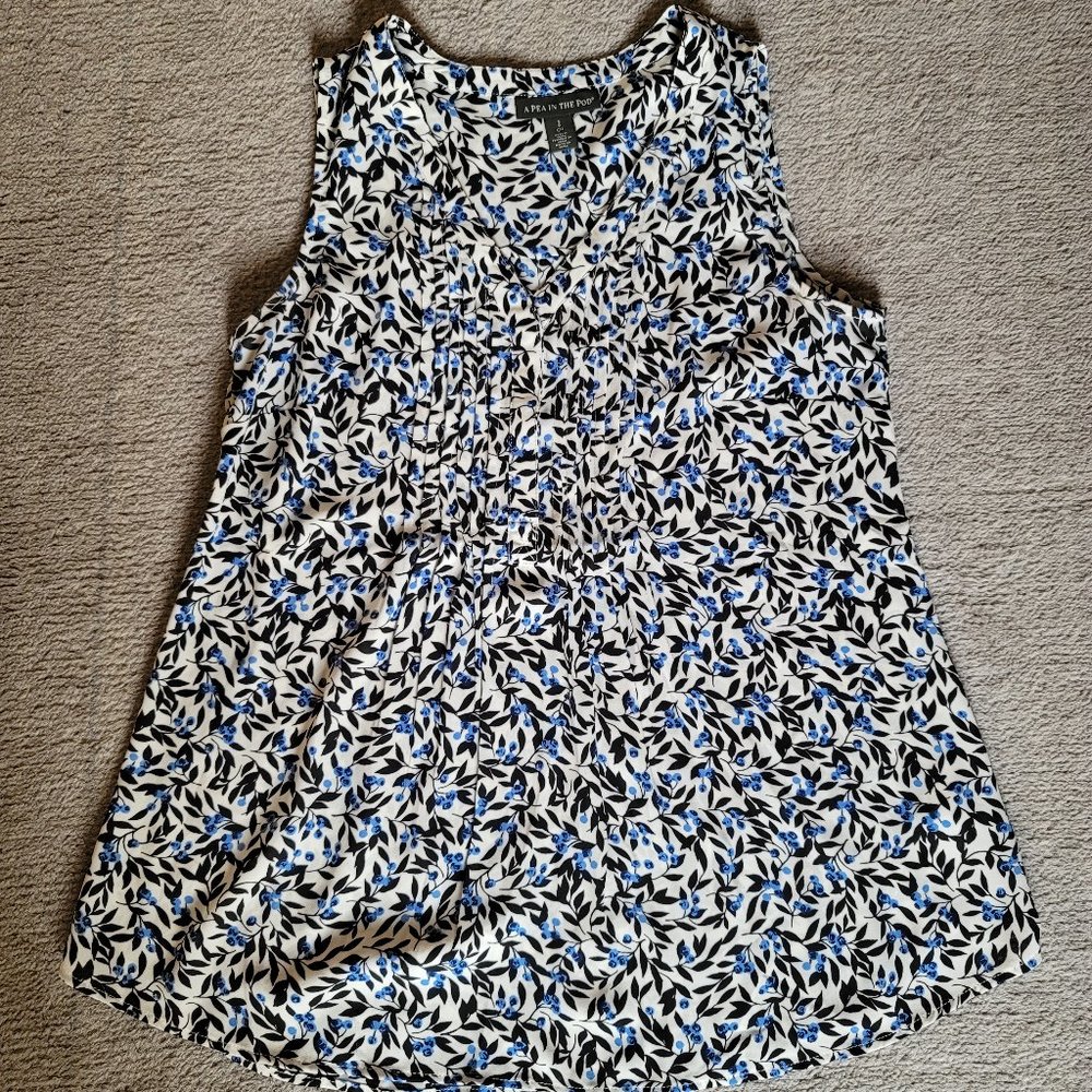 A Pea in the Pod sleeveless blouse Size S